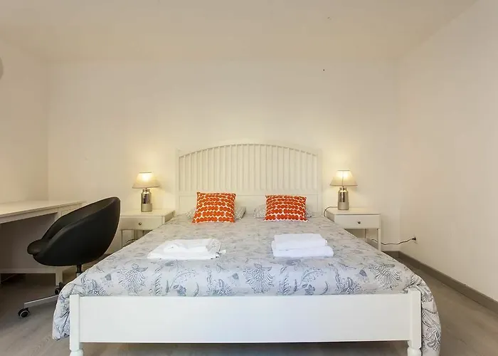 Campo Pequeno Terrace By Homing
